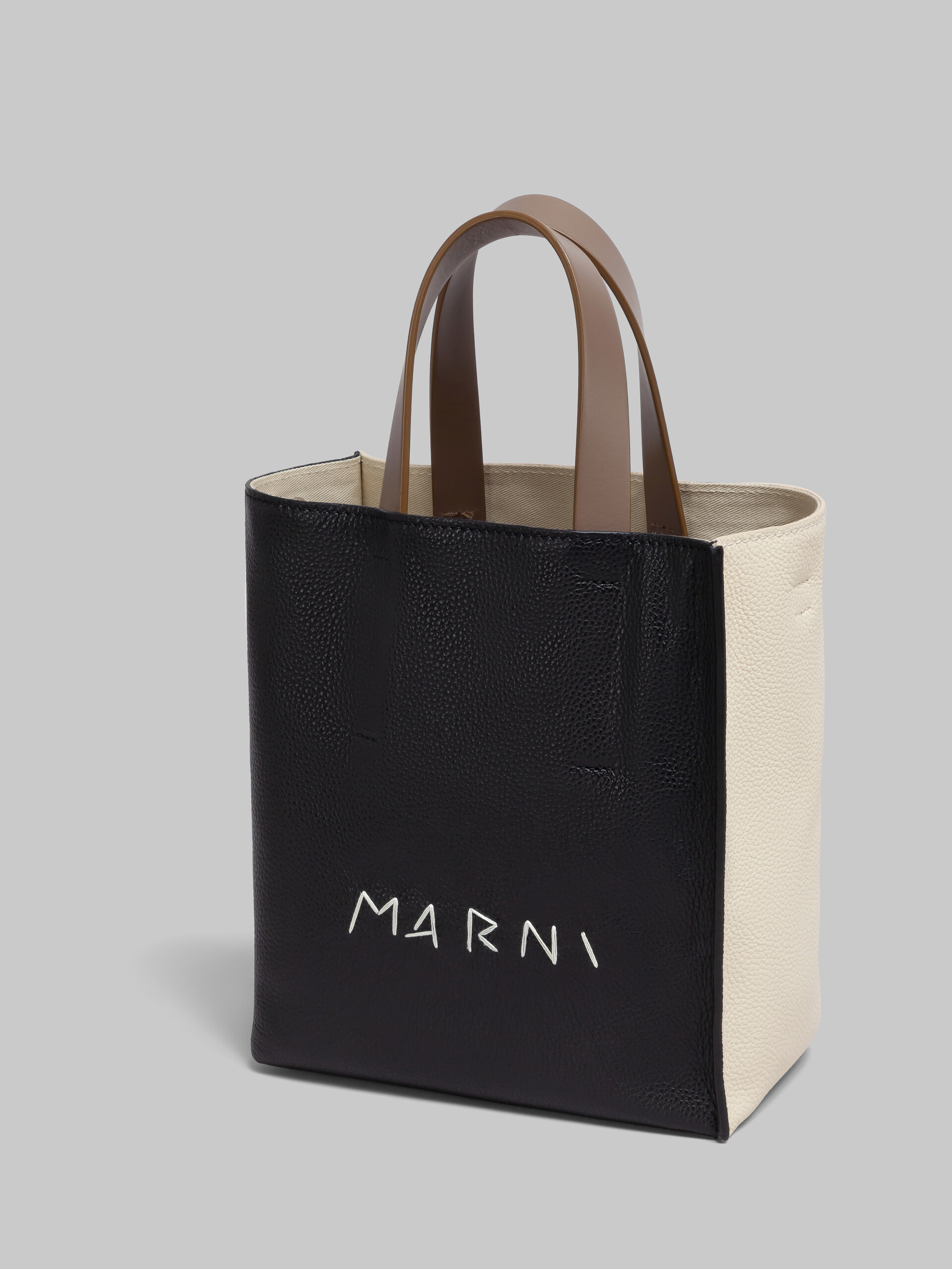 Museo Soft bag Mini in pelle bianca e marrone con impunture Marni - Borse shopping - Image 5