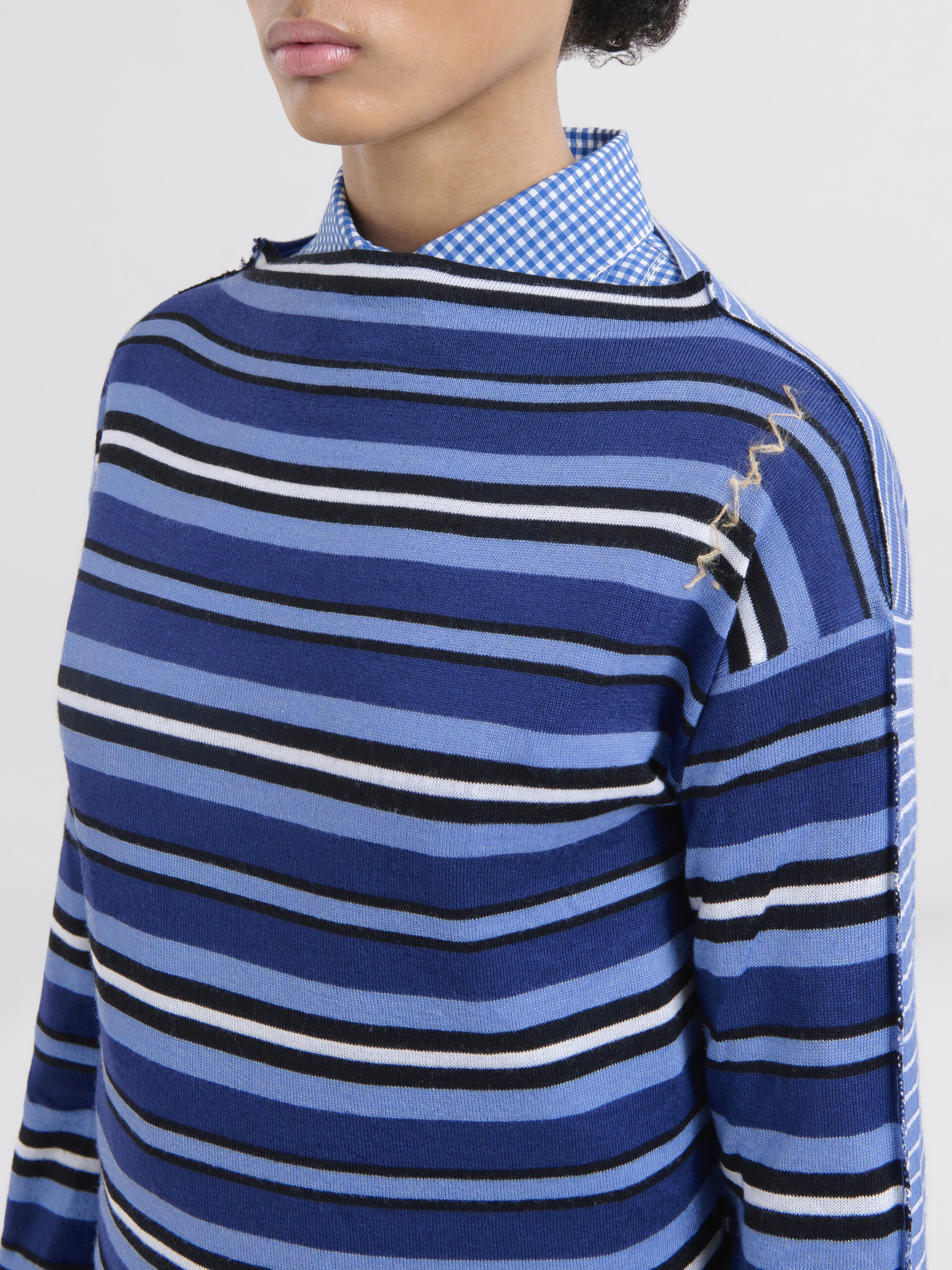 Maglione a righe blu con retro a contrasto - Pullover - Image 4