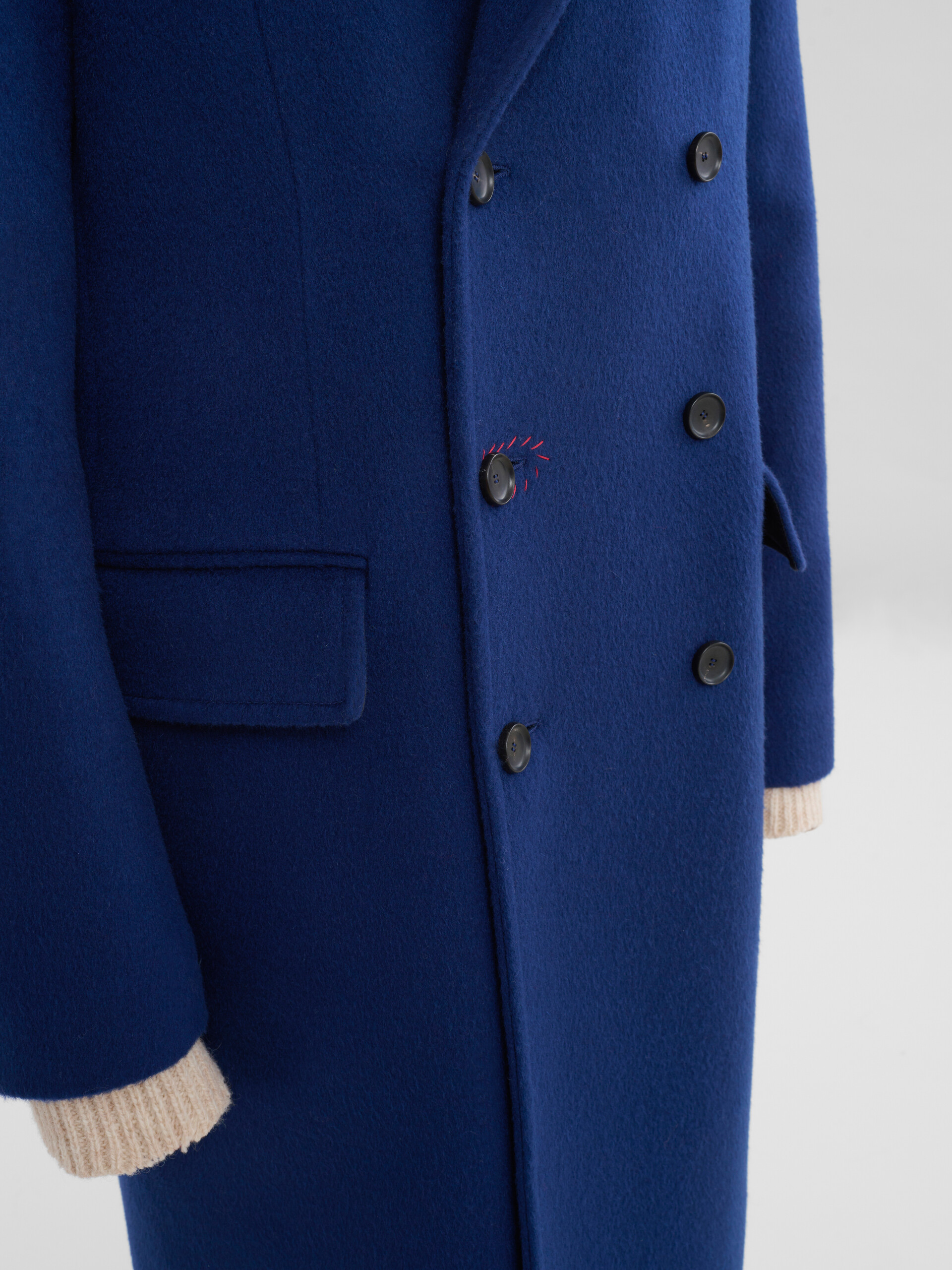 Cappotto doppiopetto in feltro blu con rammendo Marni - Cappotti - Image 4