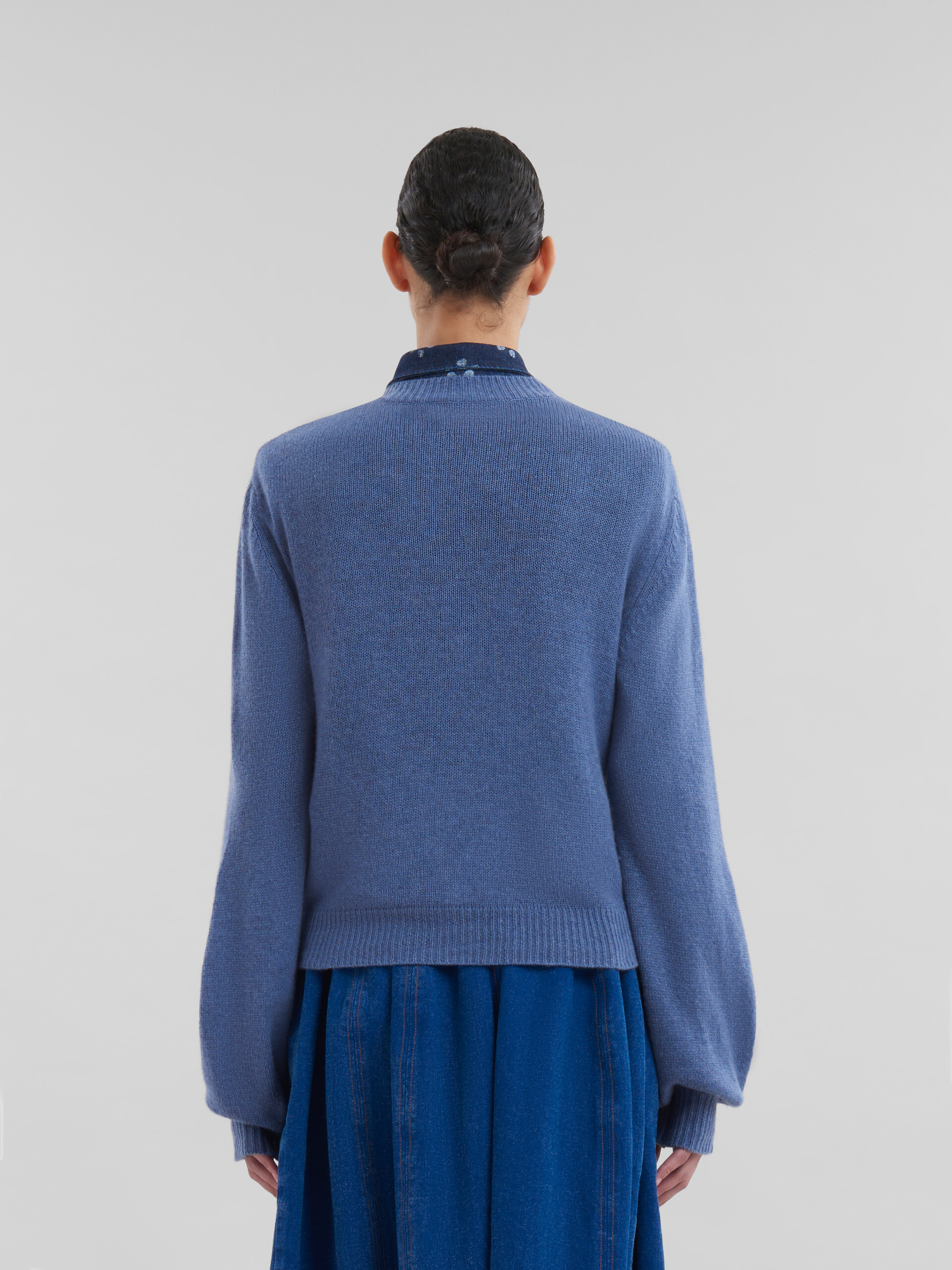 Cardigan in cashmere blu con applicazione Marni - Pullover - Image 3