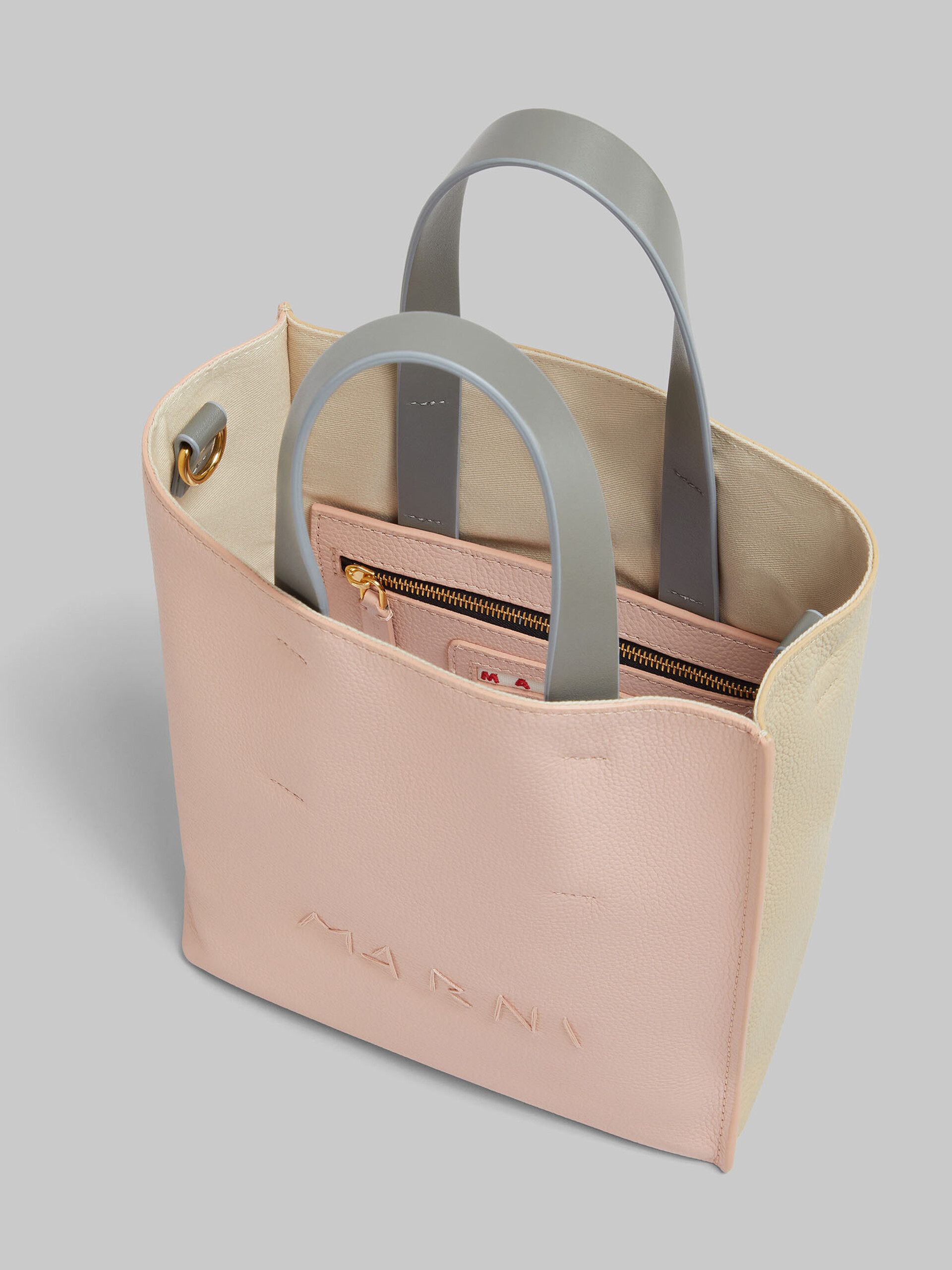 Museo Soft bag Mini in pelle bianca e marrone con ricamo Marni Mending - Borse shopping - Image 4